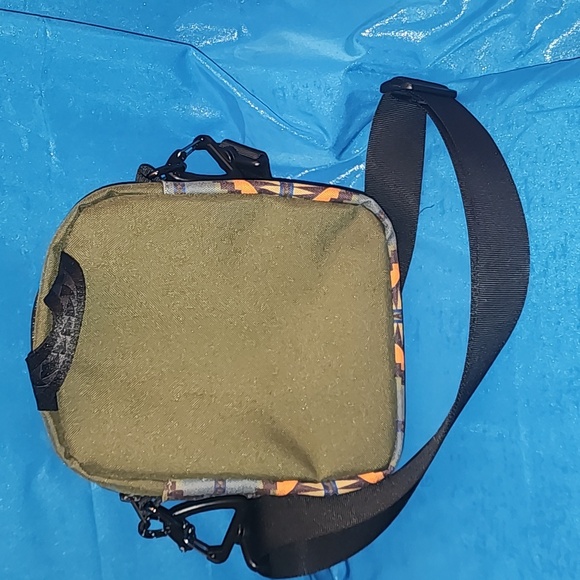 Pendleton Men's Geometric Messenger Bag - Olive and Black - Picture 3 of 4